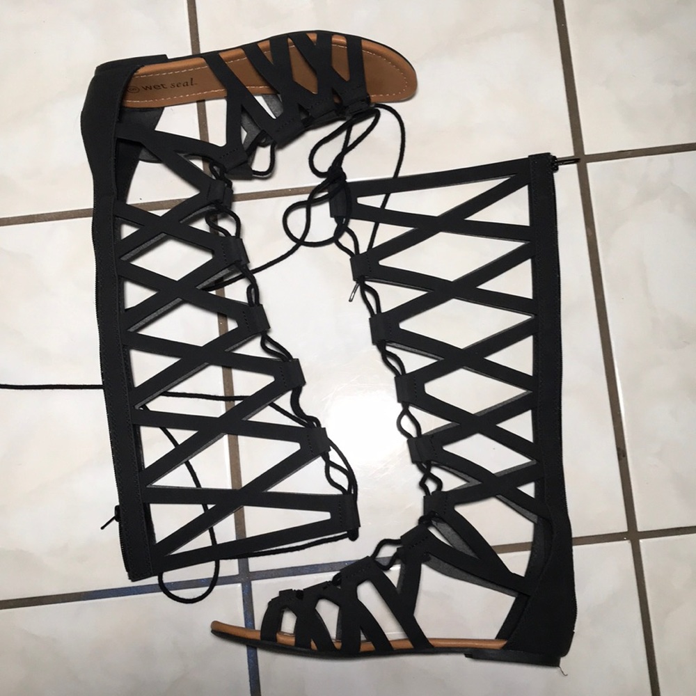 Knee High Gladiator Sandals Black